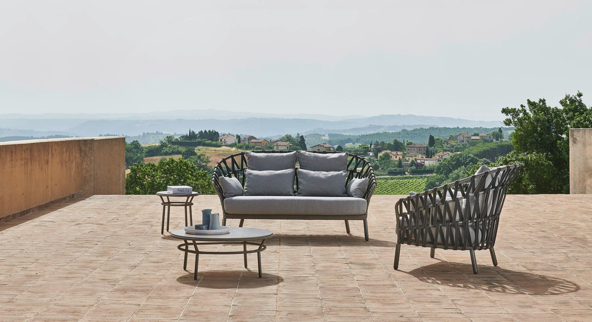 Круглый алюминиевый и деревянный садовый столик Varaschin Emma Cross ARCH-00151781 - Вид №11