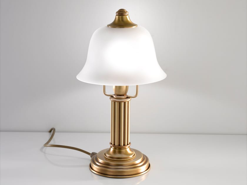 Светодиодная настольная лампа из латуни и стекла Cremasco Illuminazione Венецианская традиция ARCH-00103946