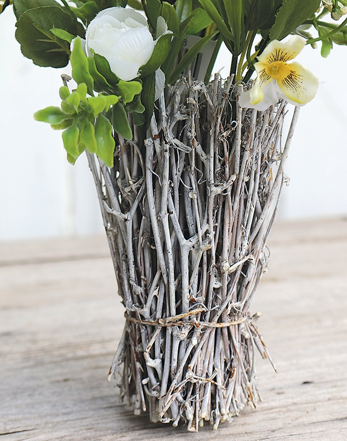 5700 708 a3 Композиция из искусственных цветов с ротангом, 30 см, бело-зеленая H-andreas  - Вид №4