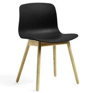 Стул AAC12, черный с ножками из лакированного дуба