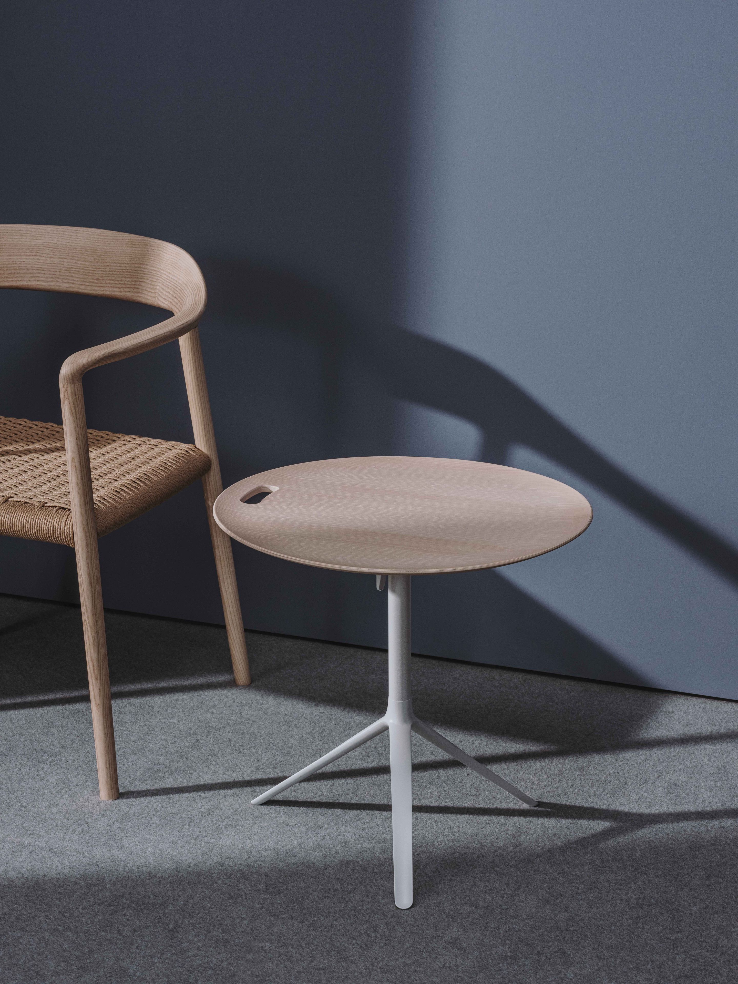 Алюминиевая регулируемая высота журнальный столик Andreu World Triada ARCH-00132667 - Вид №1