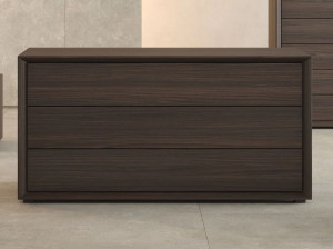 Деревянный комод