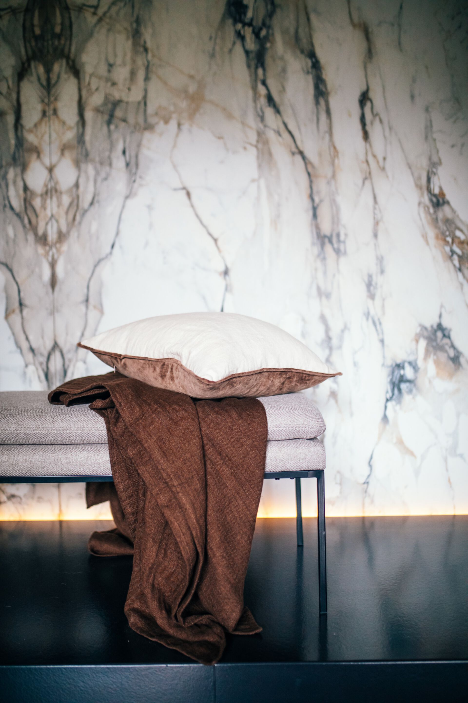 Подушка из льна и хлопка POMAX ALPHA OPPOSITES ARCH-00048053 - Вид №16