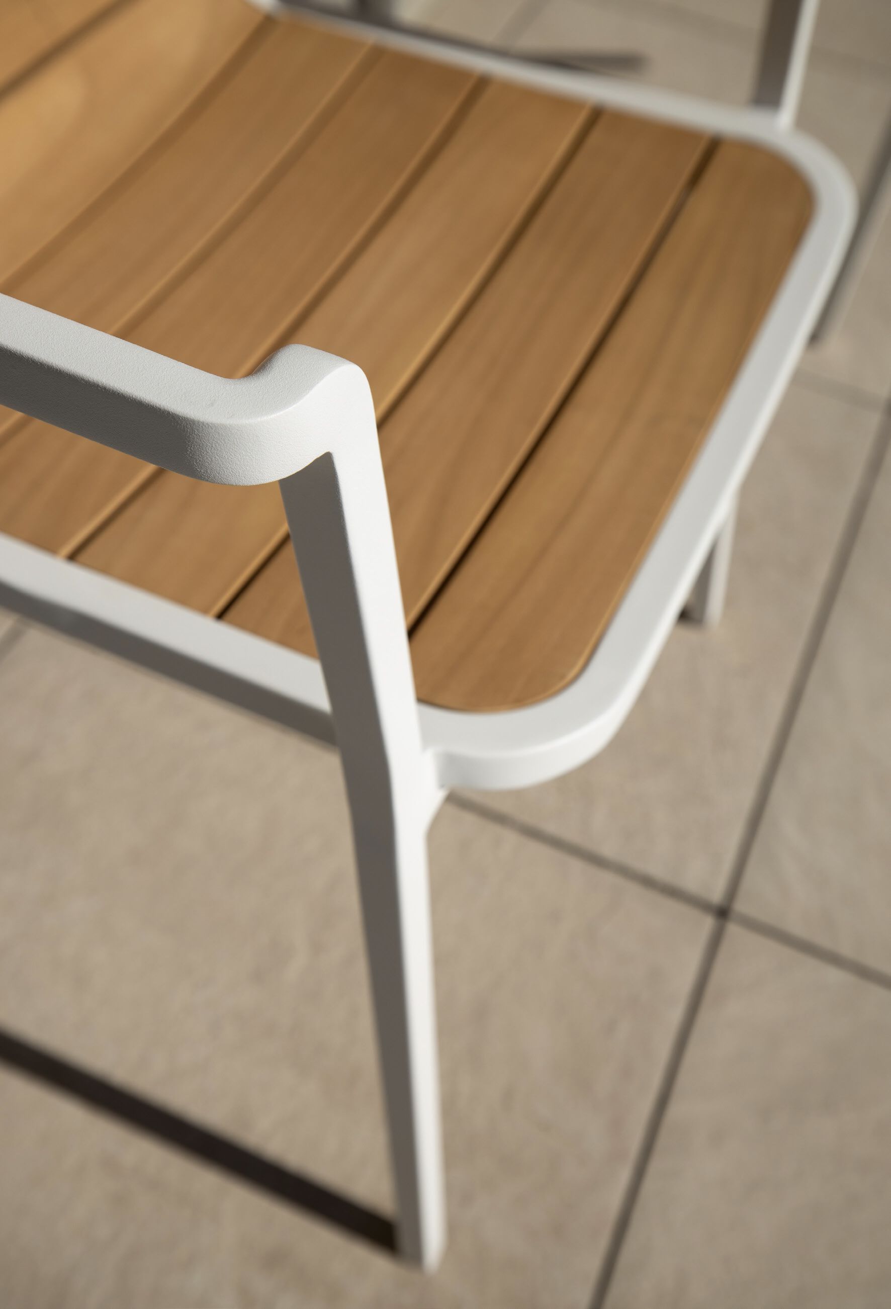 Штабелируемый садовый стул с подлокотниками DRIGANI NIDA TEAK ARCH-00143836 - Вид №3