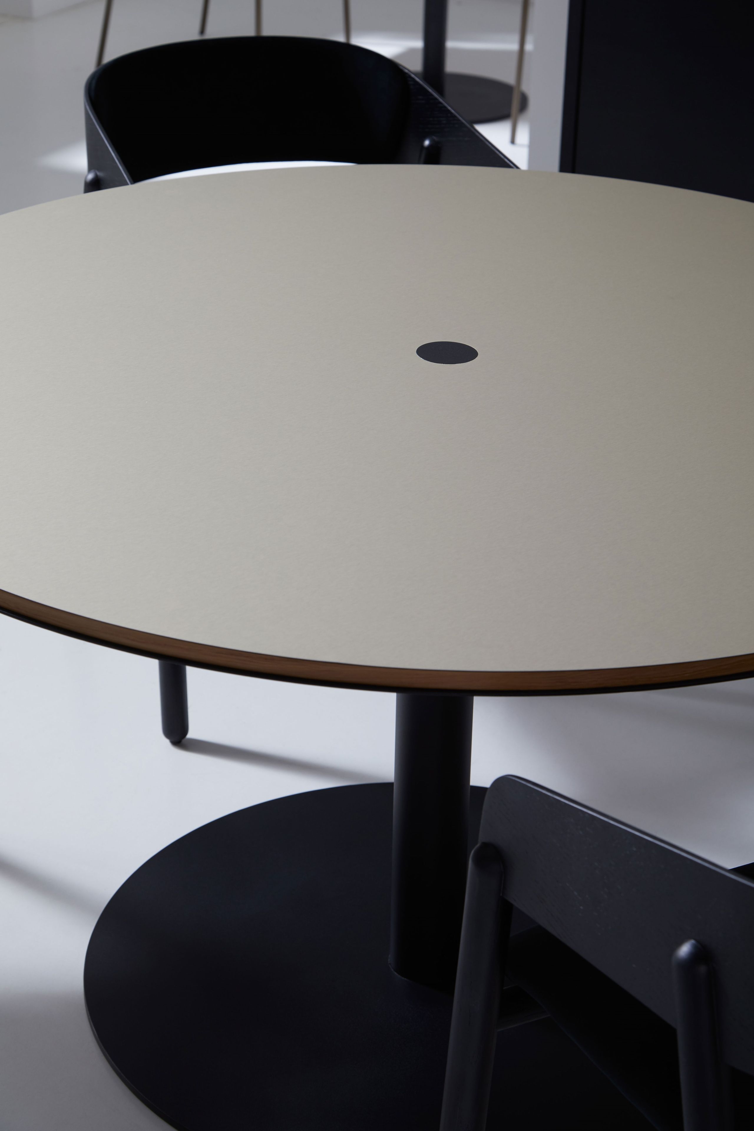 Круглый стол из стали и дерева Punt ядро ARCH-00138176 - Вид №12