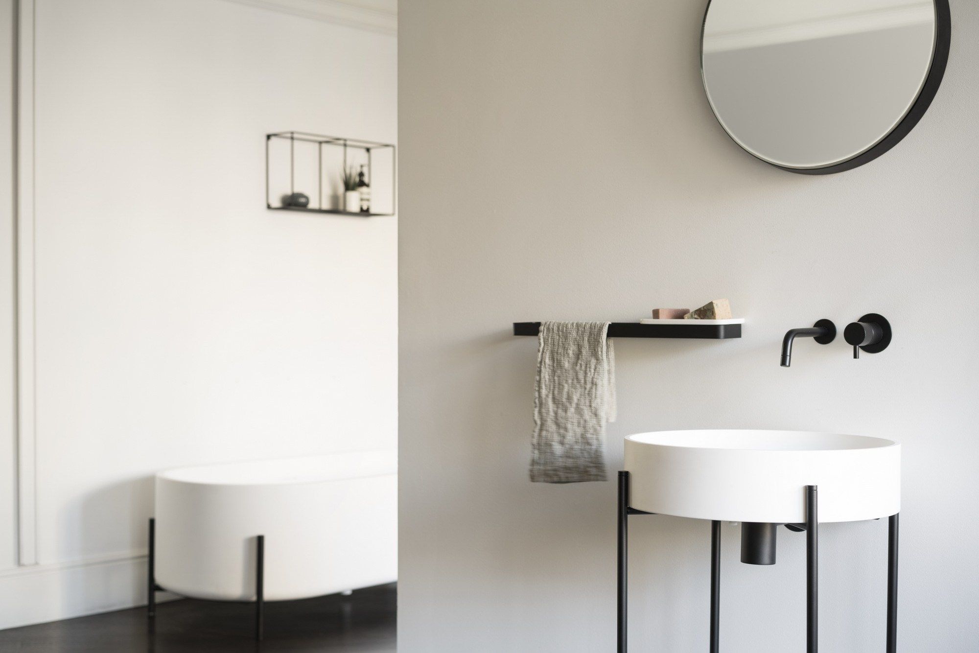 Ванна в центре комнаты в Livingtec® Ex.T стенд ARCH-00128437 - Вид №7