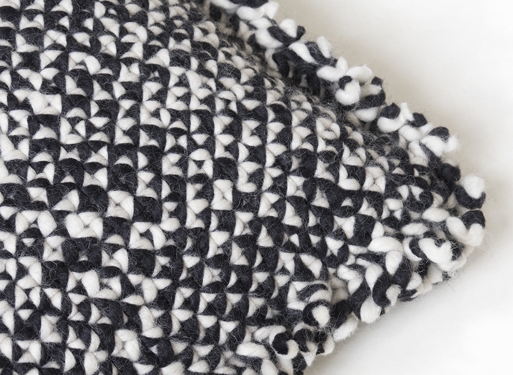 100324 Подушка Black & White GAN Waan - Вид №1