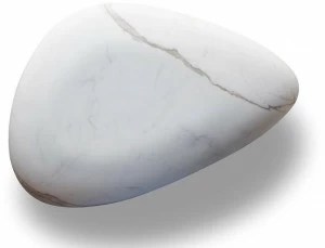 SAGEVAN MARMI Треугольный журнальный столик из скульптурного мрамора Marble experience