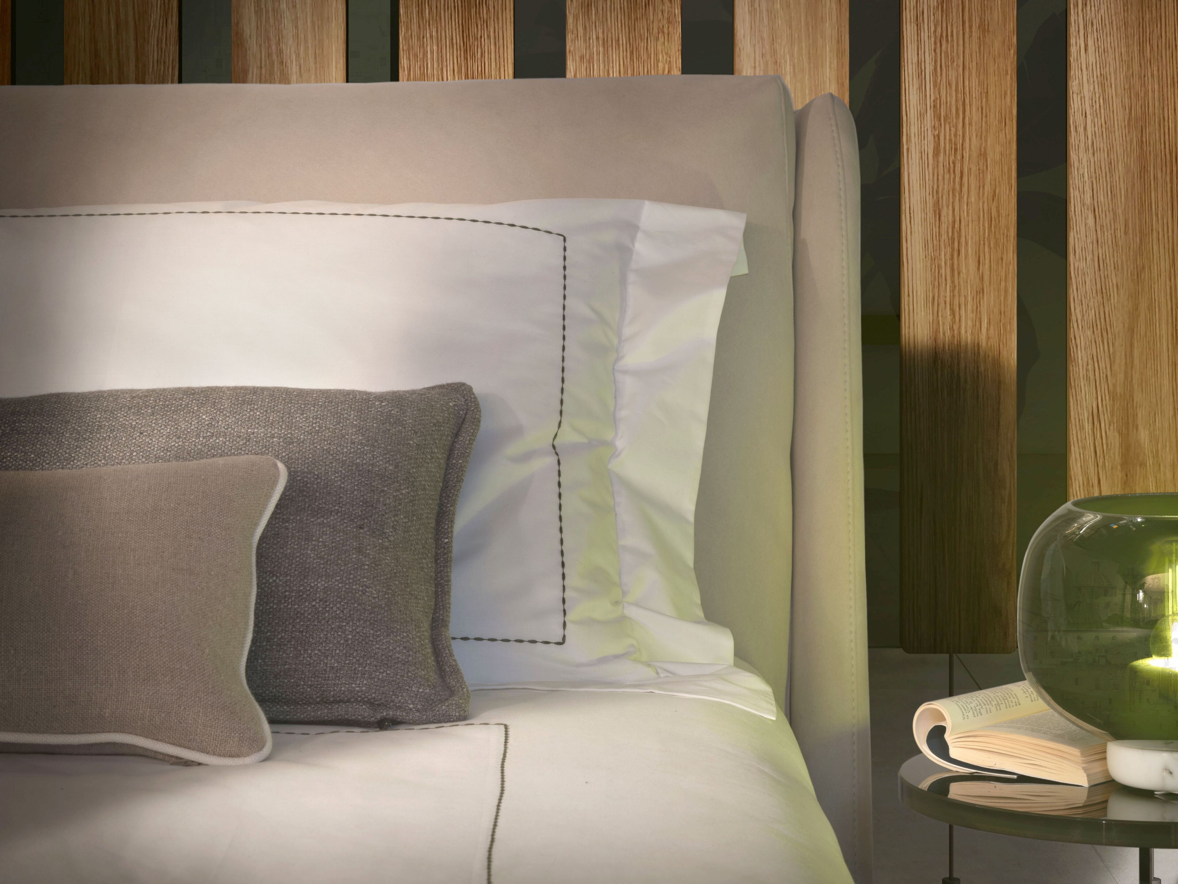 Кожаная двуспальная кровать для хранения Natuzzi Italia FENICE ARCH-00002633 - Вид №1