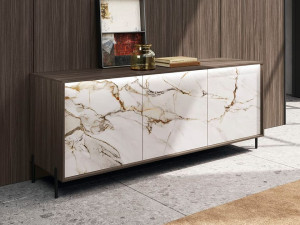 Деревянный шкаф