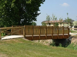 INDUSTRIA LEGNAMI TIRANO Мосты и проходы из массивной или клееной древесины Ilt montana legno