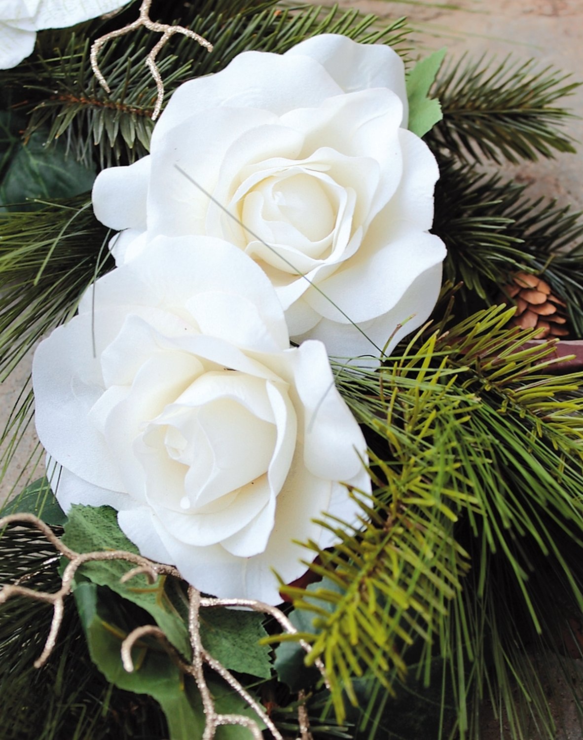 1456 778 a3 Пластиковый венок 'пуансеттия / роза / ель' Ø 60 см, бежево-белый H-andreas 