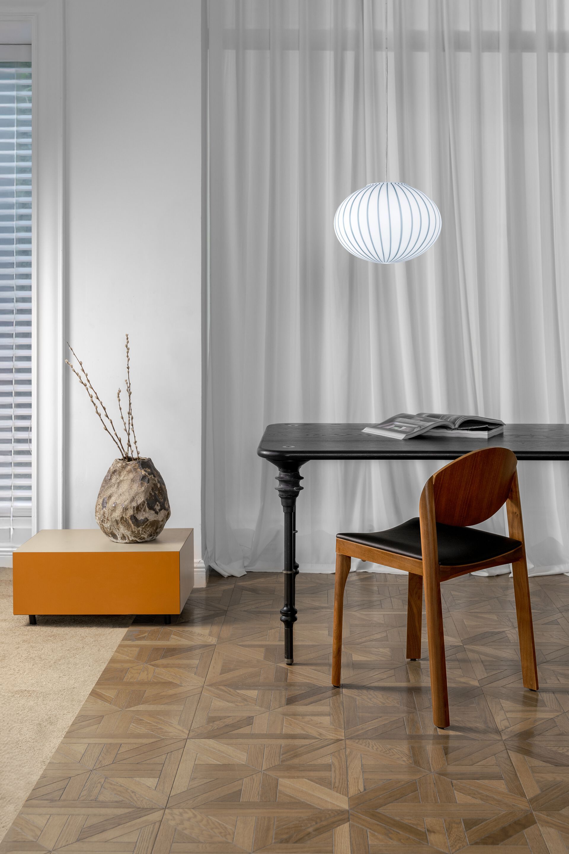 Деревянный штабелируемый стул с мягким сиденьем Established&Sons MAURO CHAIR ARCH-00023638 - Вид №4