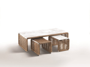 Низкий кожаный стул