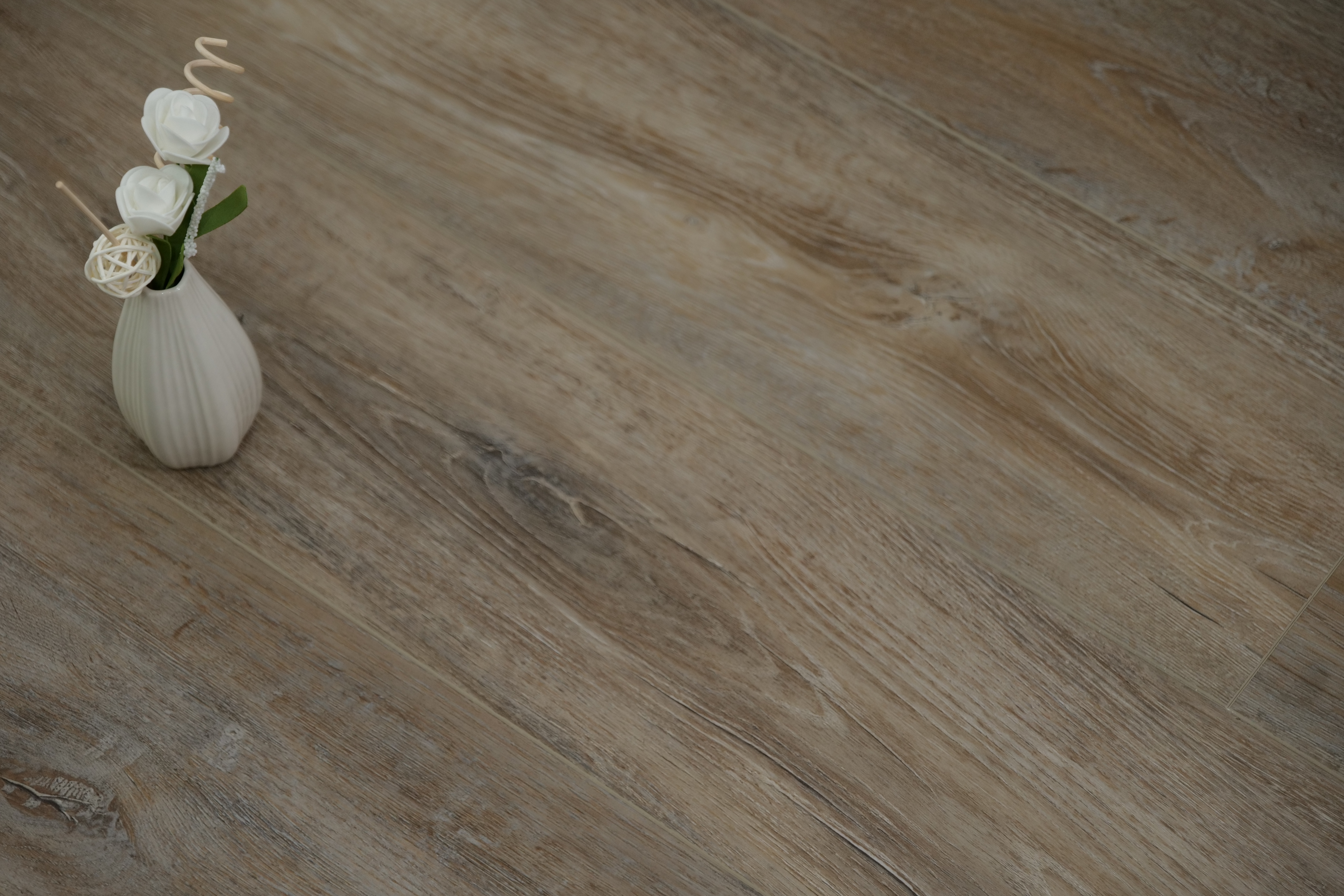 SPC ламинат дуб валенсия с тиснением в регистре (EIR) DEKOR PANEL DP002