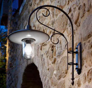 Металлическая наружная настенная лампа