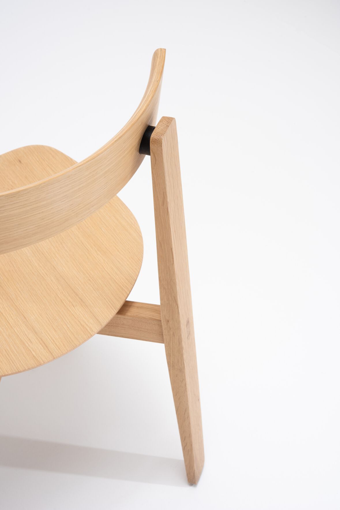 Дубовый стул с открытой спинкой Gazzda ARCH-00016779 - Вид №14