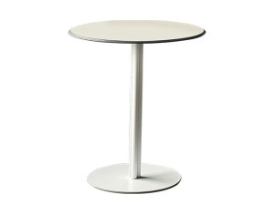 Стальной и деревянный садовый стол