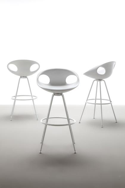 Tonon Высокий табурет из полиуретана со спинкой и подставкой для ног Up 907.41 - Вид №1