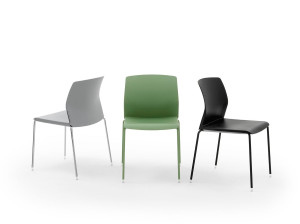 Пластиковый штабелируемый стул