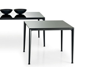 Стеклянный квадратный стол