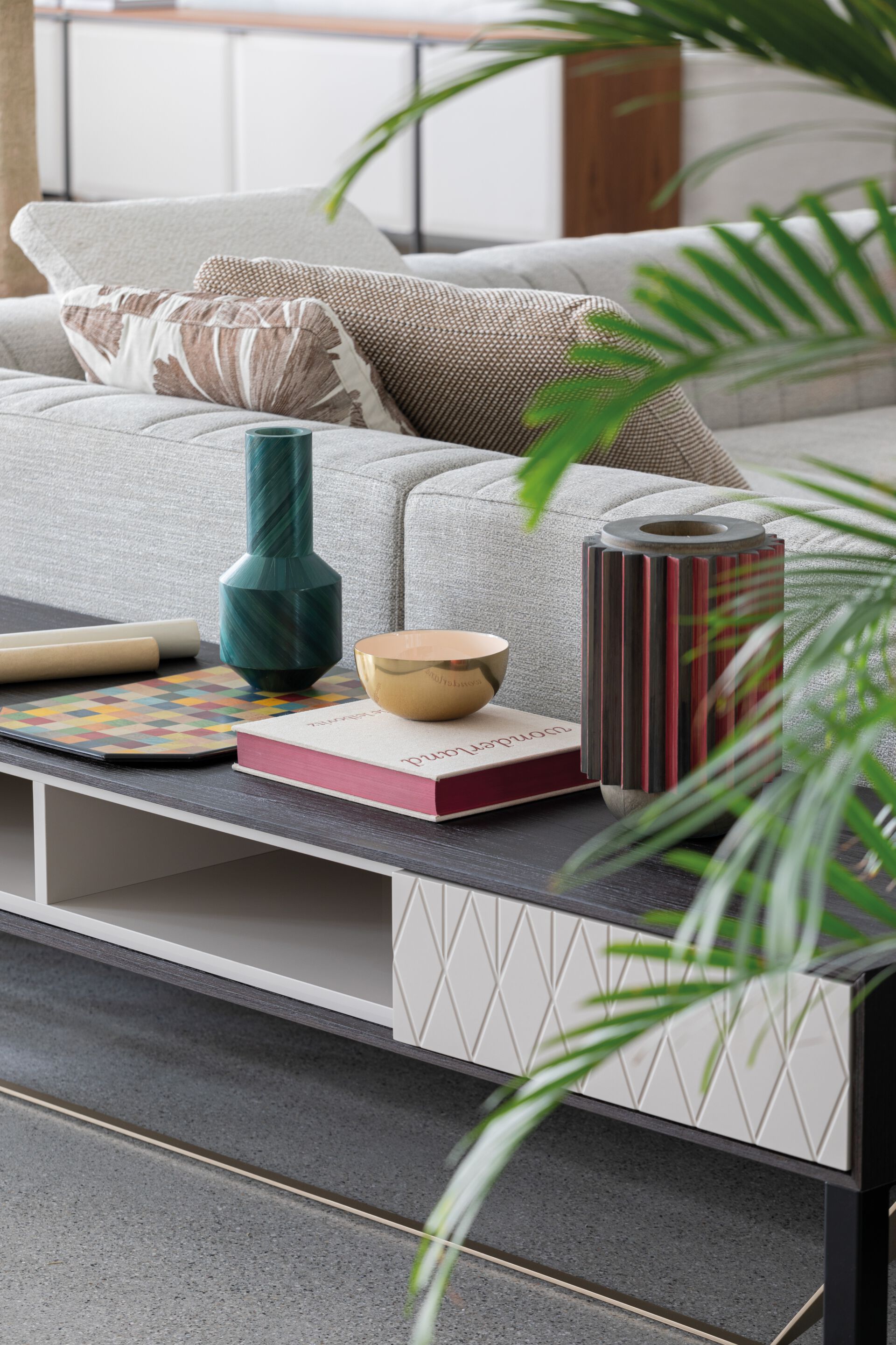 Низкий деревянный шкаф для телевизора с ящиками Capital Collection Prisma ARCH-00152797 - Вид №4