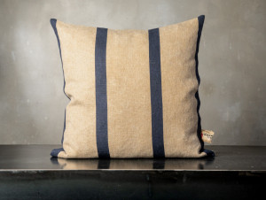 Квадратная льняная подушка