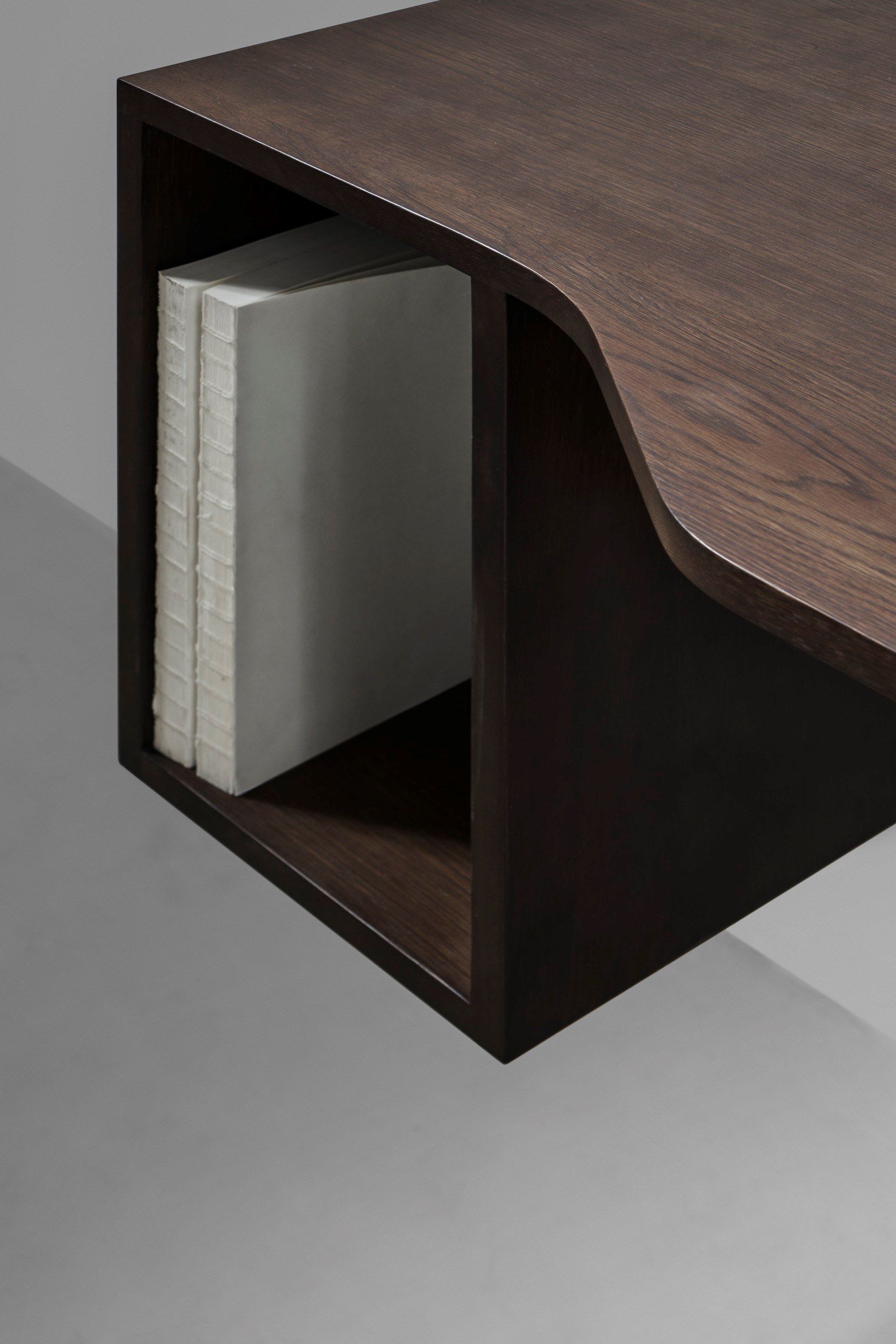 Прямоугольный стол из дуба с полками District Eight Drift ARCH-00083290 - Вид №1