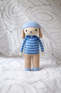 Игрушка Зайчик "Мореход" ALABUSHEK TOYS ВЯЗАНЫЕ ИГРУШКИ 017028 Синий;коричневый