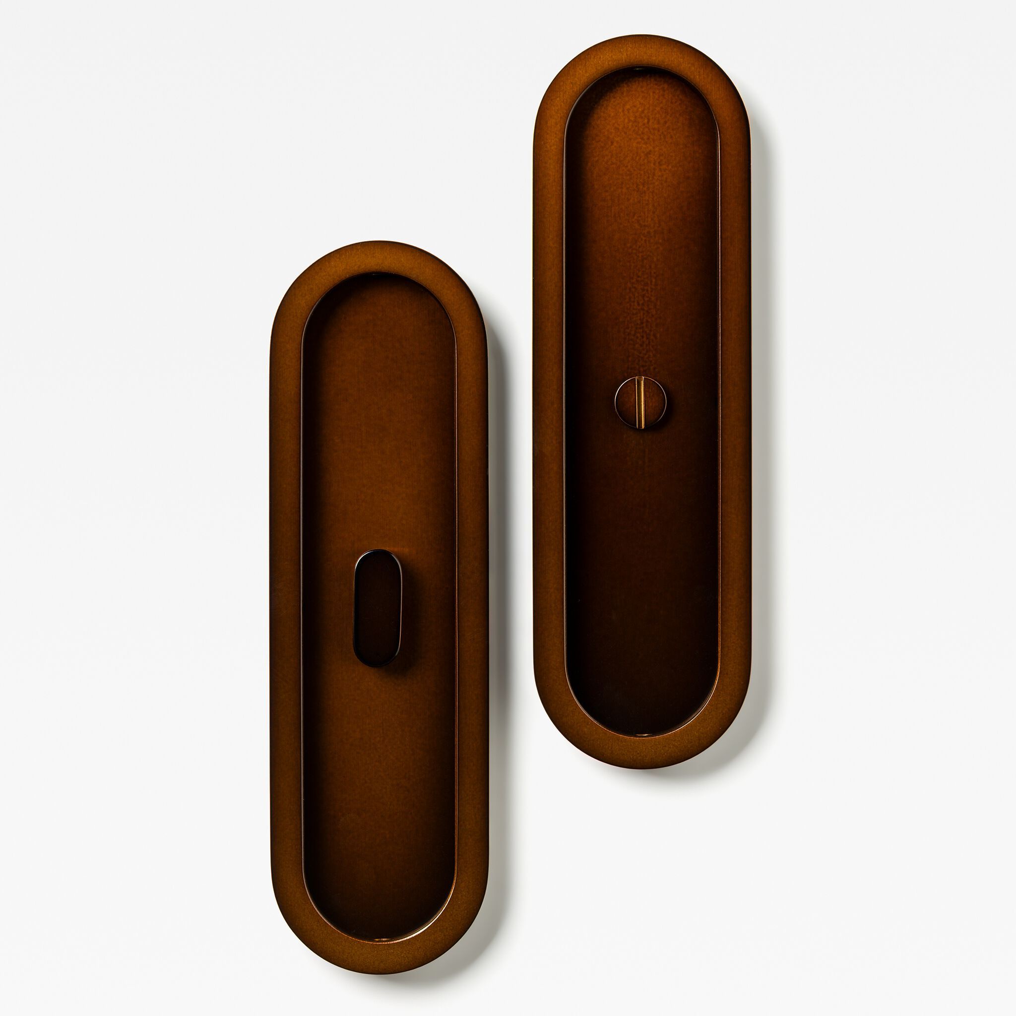 Латунная утопленная ручка Lo & Co Interiors Flush Pull ARCH-00130591 - Вид №9