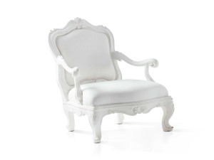 Тканевое кресло с подлокотниками