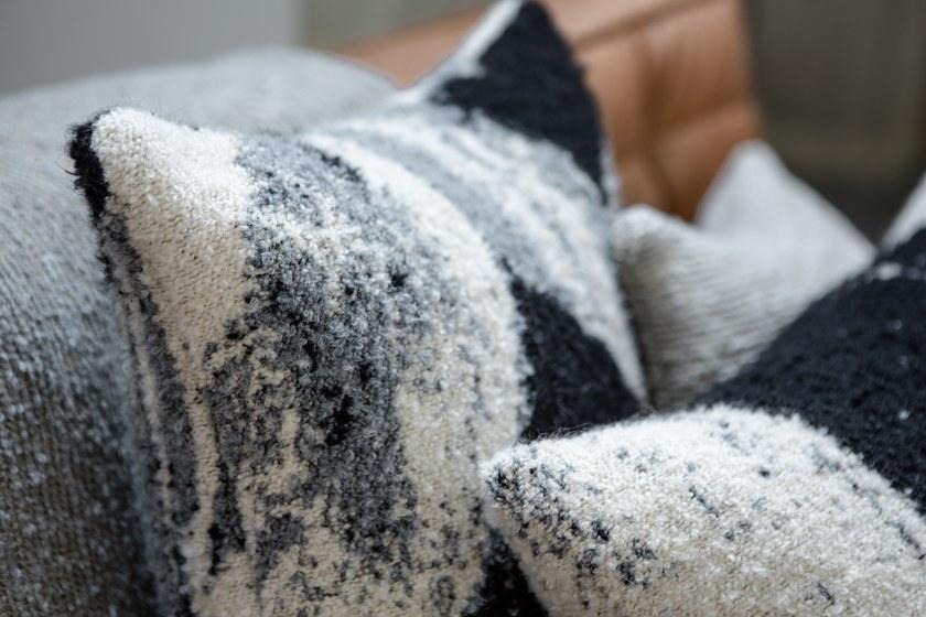 Ethnicraft Прямоугольная подушка из ткани Refined layers 21052/21045/21044 - Вид №15