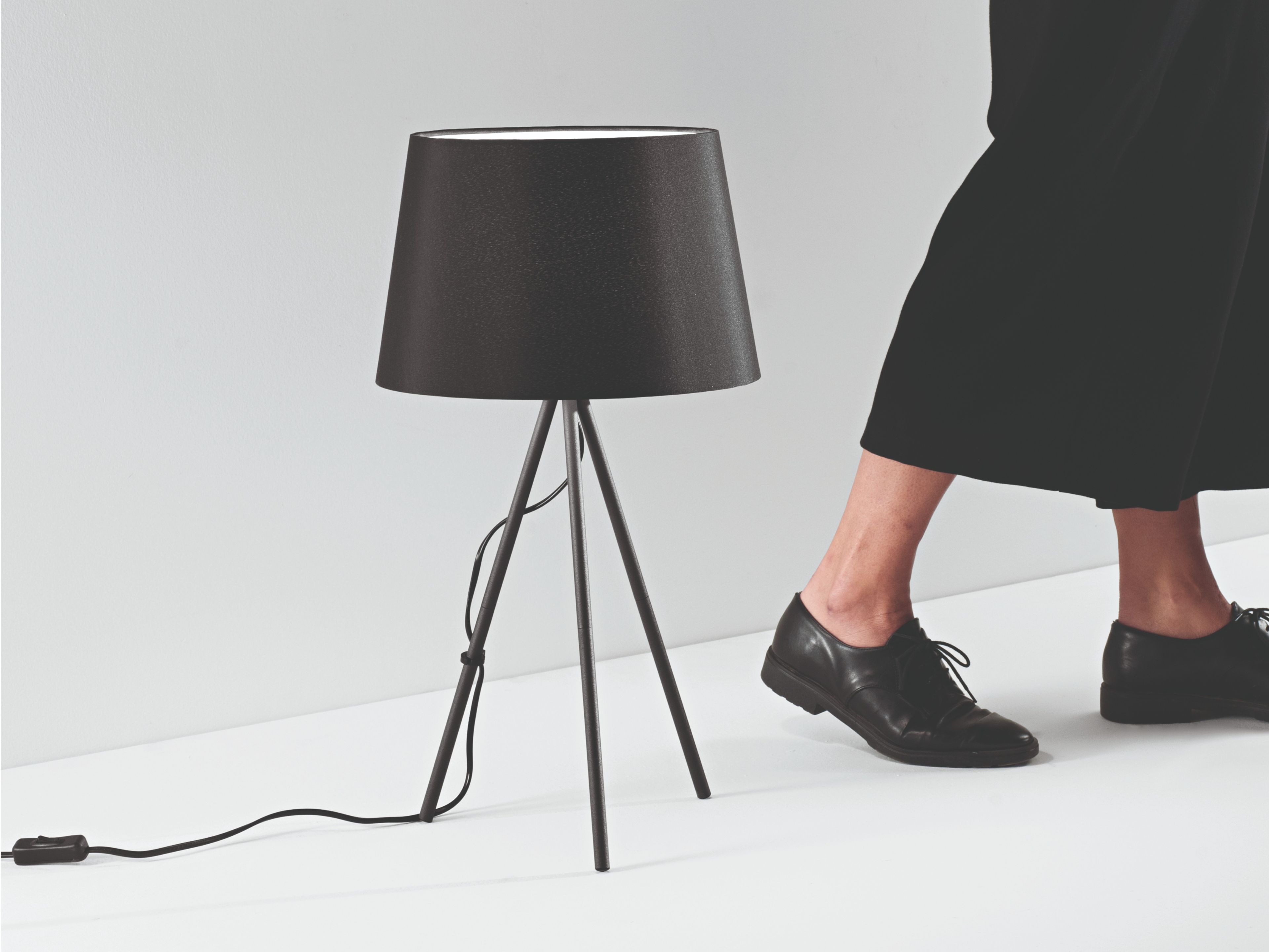 Настольная лампа из металла и ткани Fan Europe Lighting дизайн окружающего света ARCH-00032772