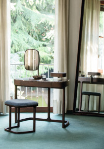 Туалетный столик из ясеня