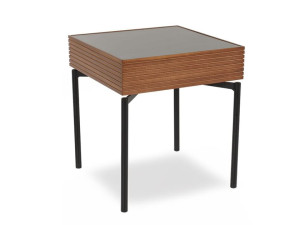 Высокий квадратный деревянный журнальный столик