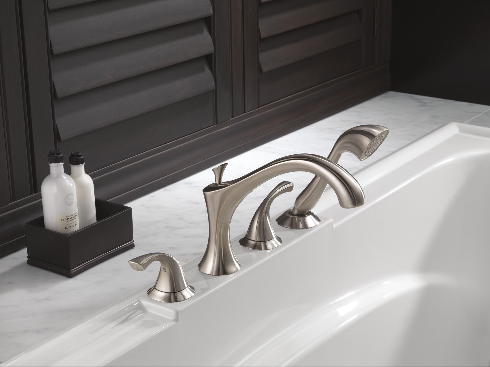 T4792-SS Римская ванна с ручным душем Delta Faucet Addison Нержавеющая сталь  - Вид №1