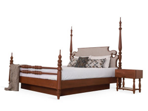 Двуспальная кровать из тикового дерева