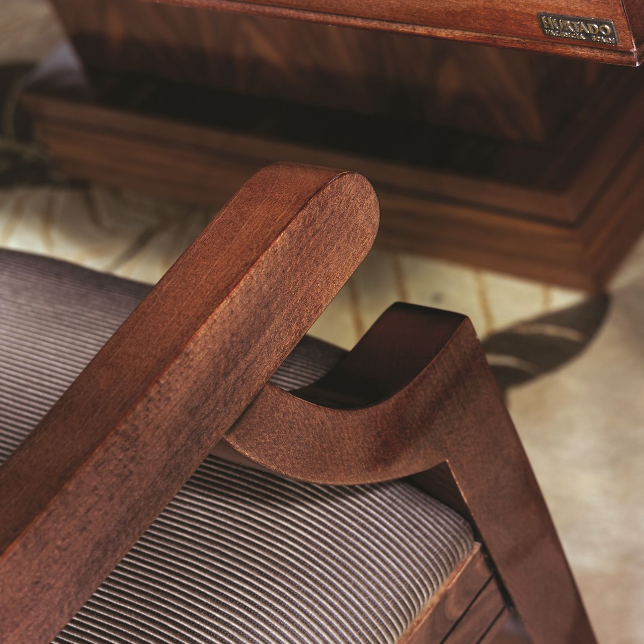 Деревянный и тканевый стул с подлокотниками Hurtado Evolution ARCH-00031274 - Вид №1