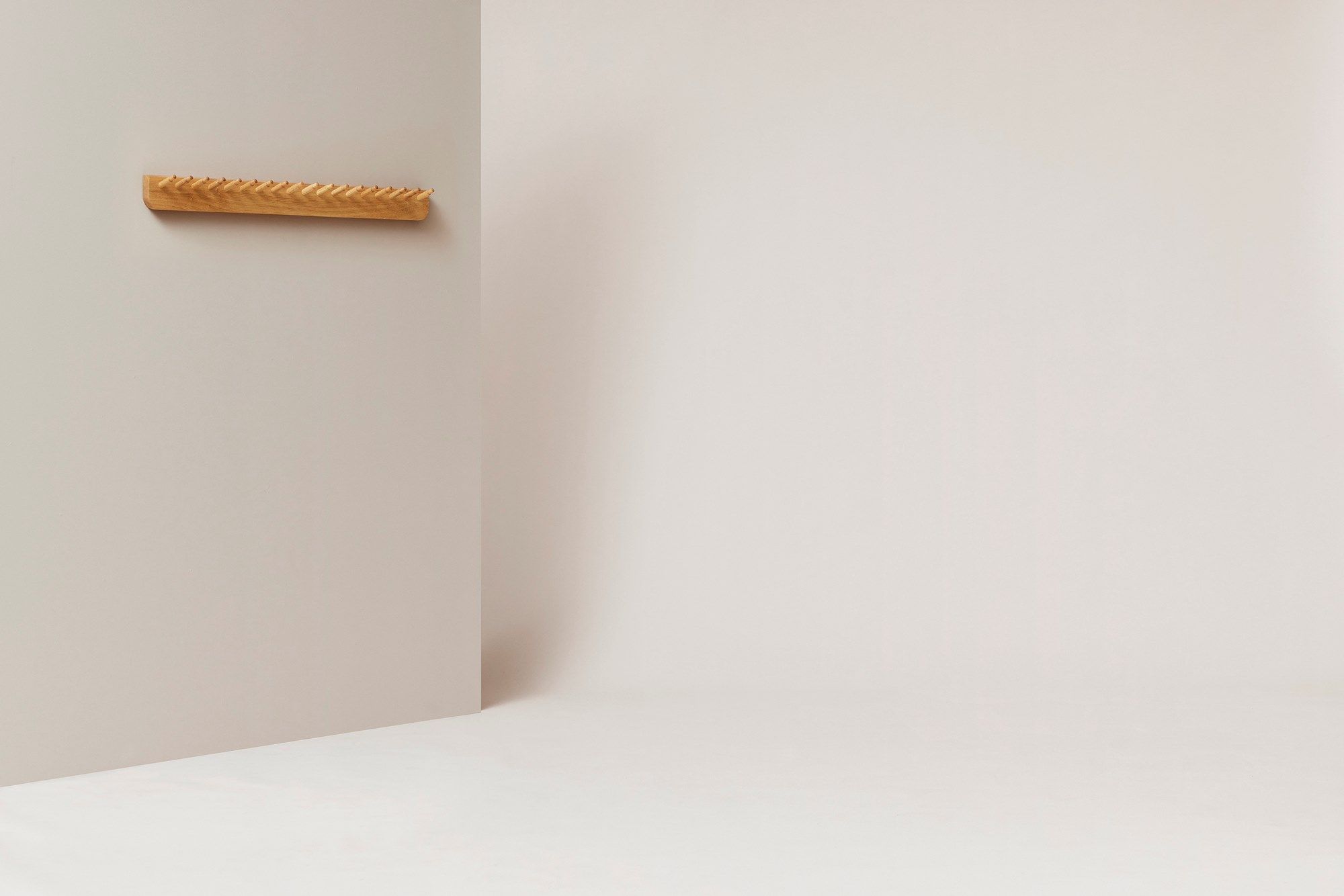 Дубовая настенная вешалка Form & Refine Echo ARCH-00093440 - Вид №2