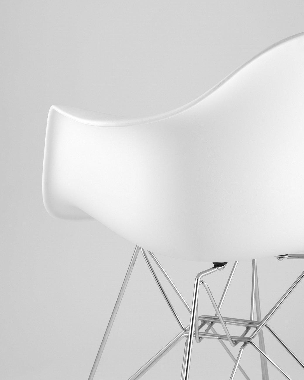 Кресло белое пластиковое с металлическими ножками Eames EAMES EAMES DAR 00-3881991 Белый  - Вид №5