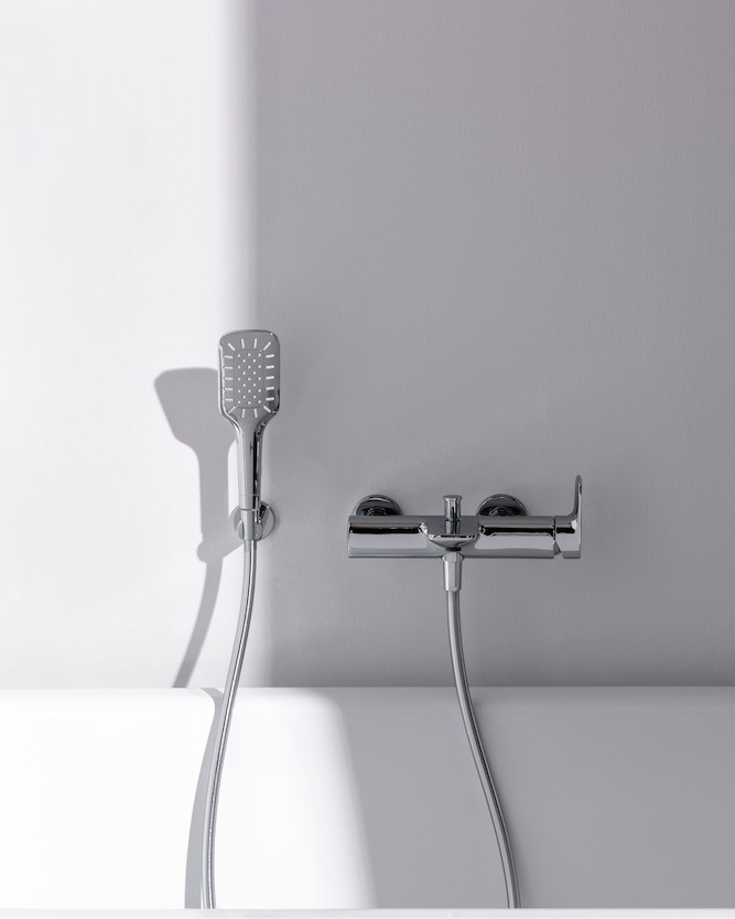 H3217570041361 Однорычажный смеситель для ванны, с гибким душевым шлангом 1500 мм и ручным душем MyCity100 LAUFEN PRO - Вид №3