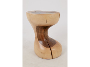 Журнальный столик из грецкого ореха