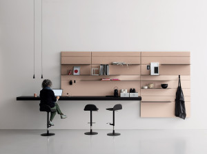 Обшивка из ткани, ламината и деревянных и металлических полок