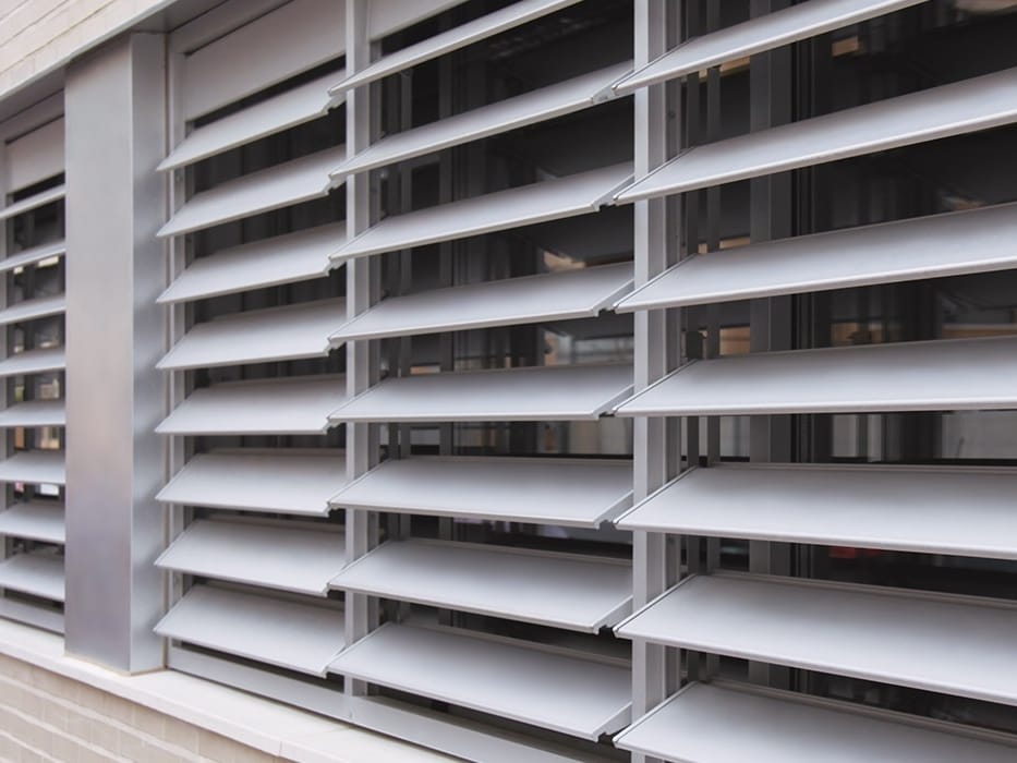 Поворотные алюминиевые жалюзи Saxun AP-140 ARCH-00085801