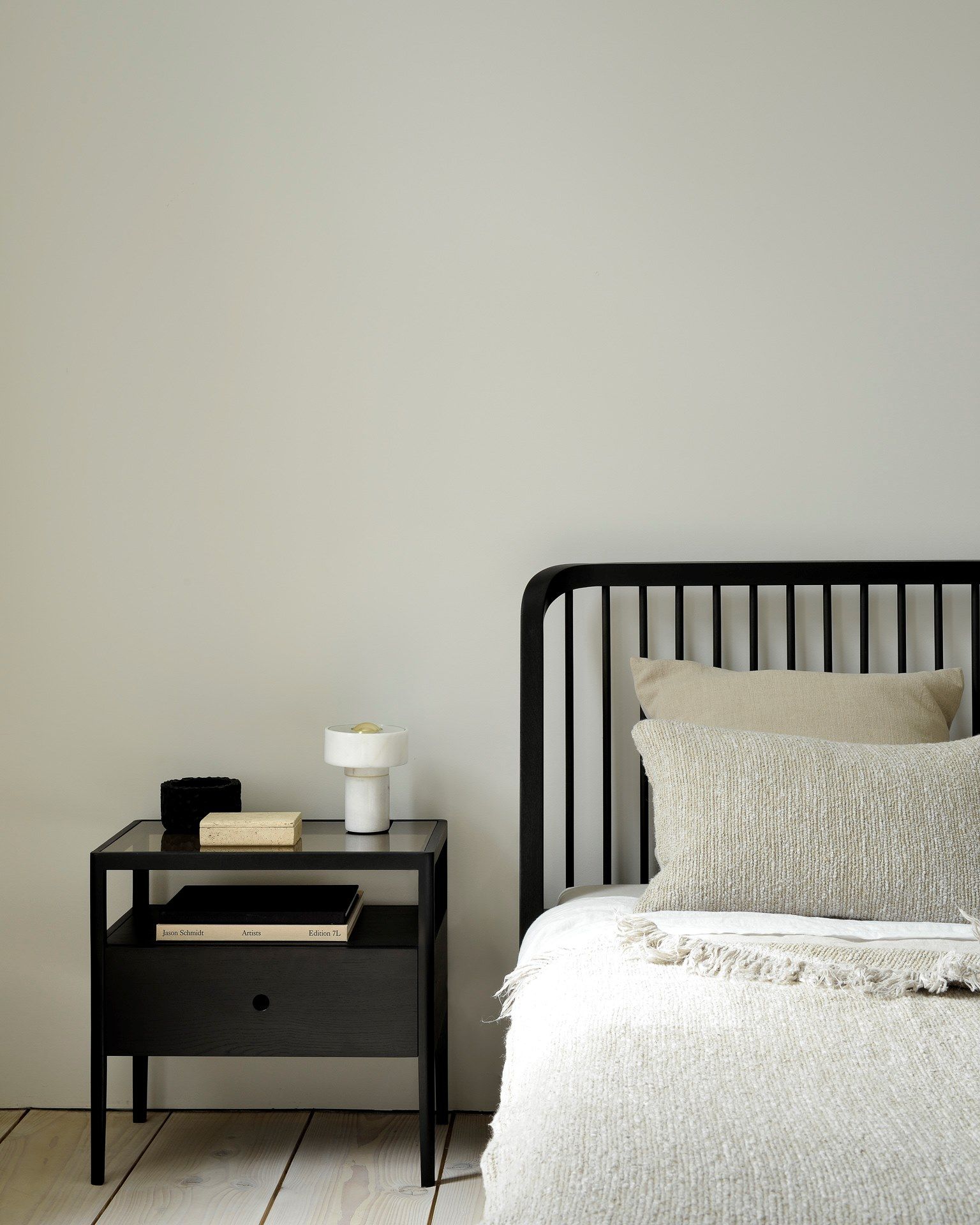 Прямоугольная тумбочка из дуба и стекла Ethnicraft Spindle ARCH-00148108 - Вид №6