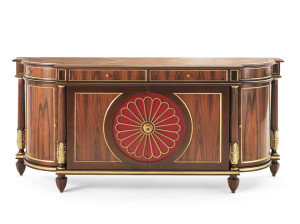 Деревянный сервант с распашными дверцами и ящиками