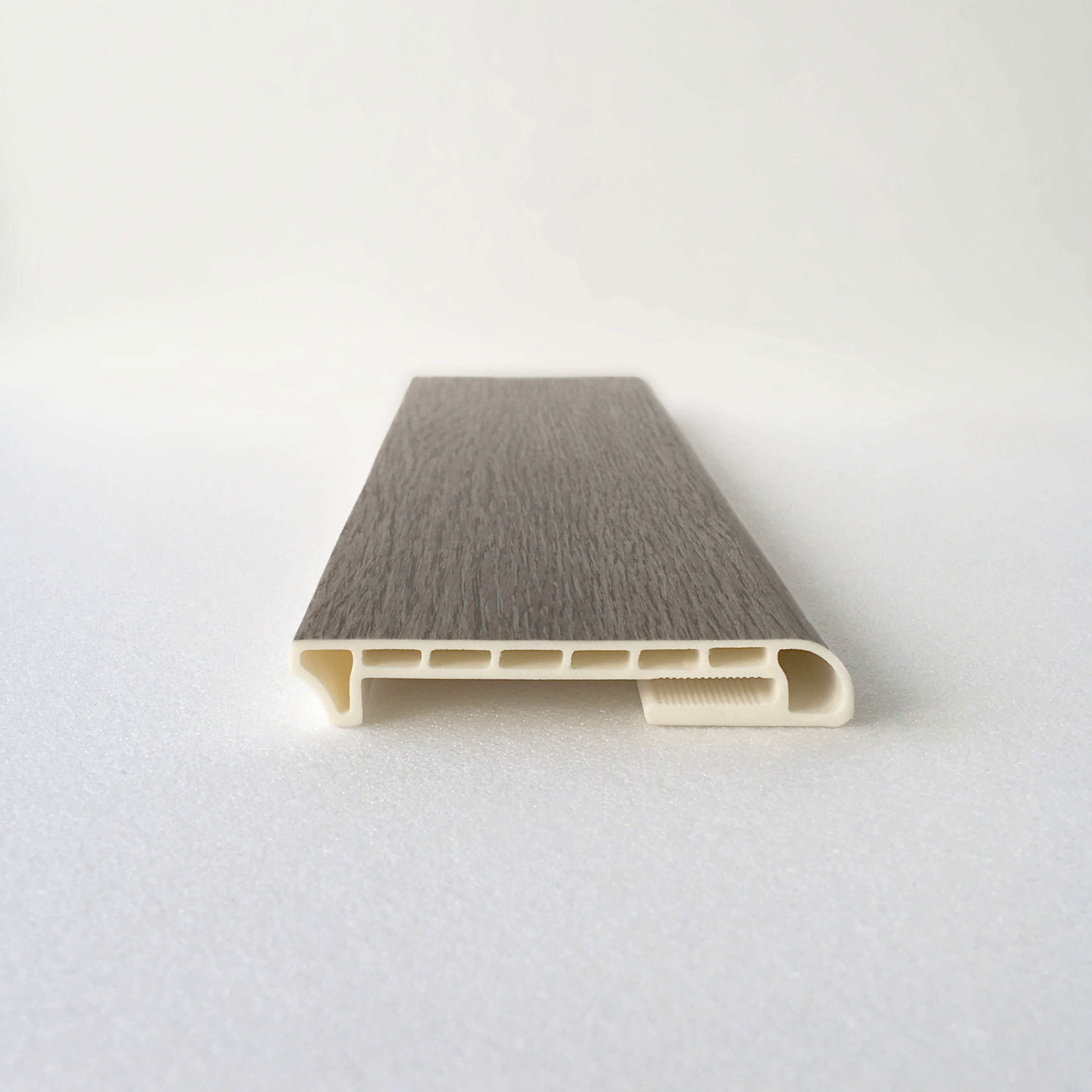 Напольный плинтус  Дуб винтаж 80мм DEKOR PANEL DP062