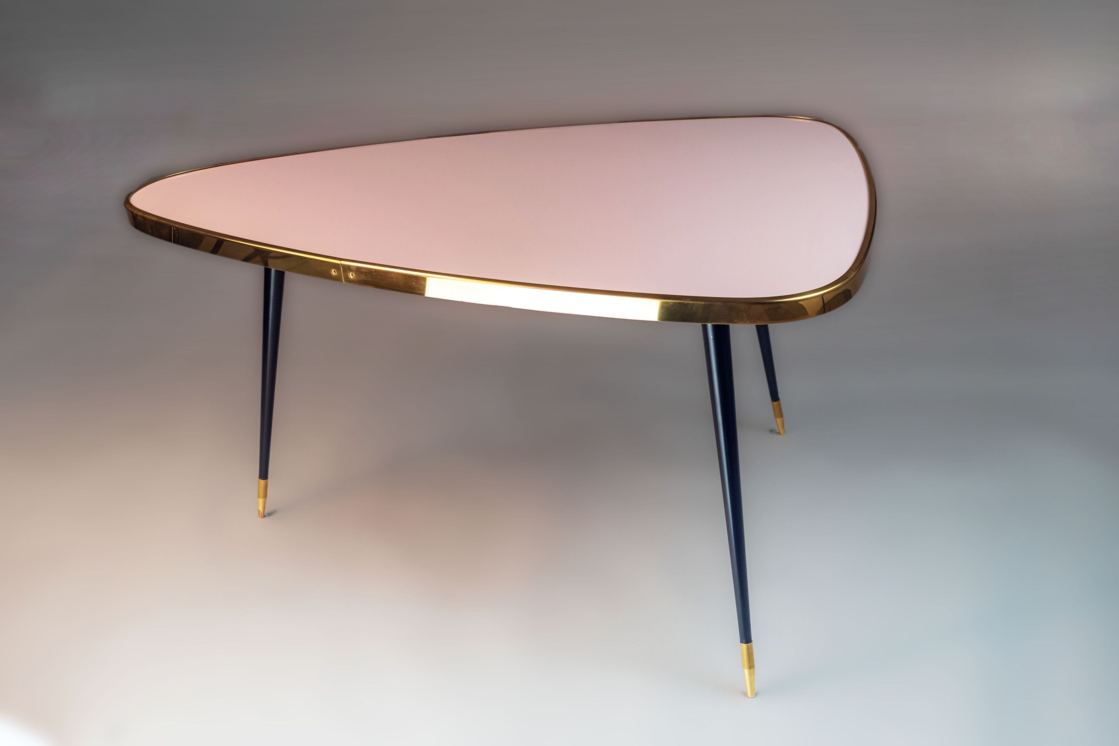 Журнальный столик из ламинированного стекла с полированным латунным профилем Jover+Valls Antique Boutique-Twist ARCH-00039988 - Вид №15