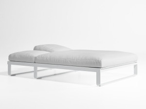 Садовая кровать с откидной спинкой