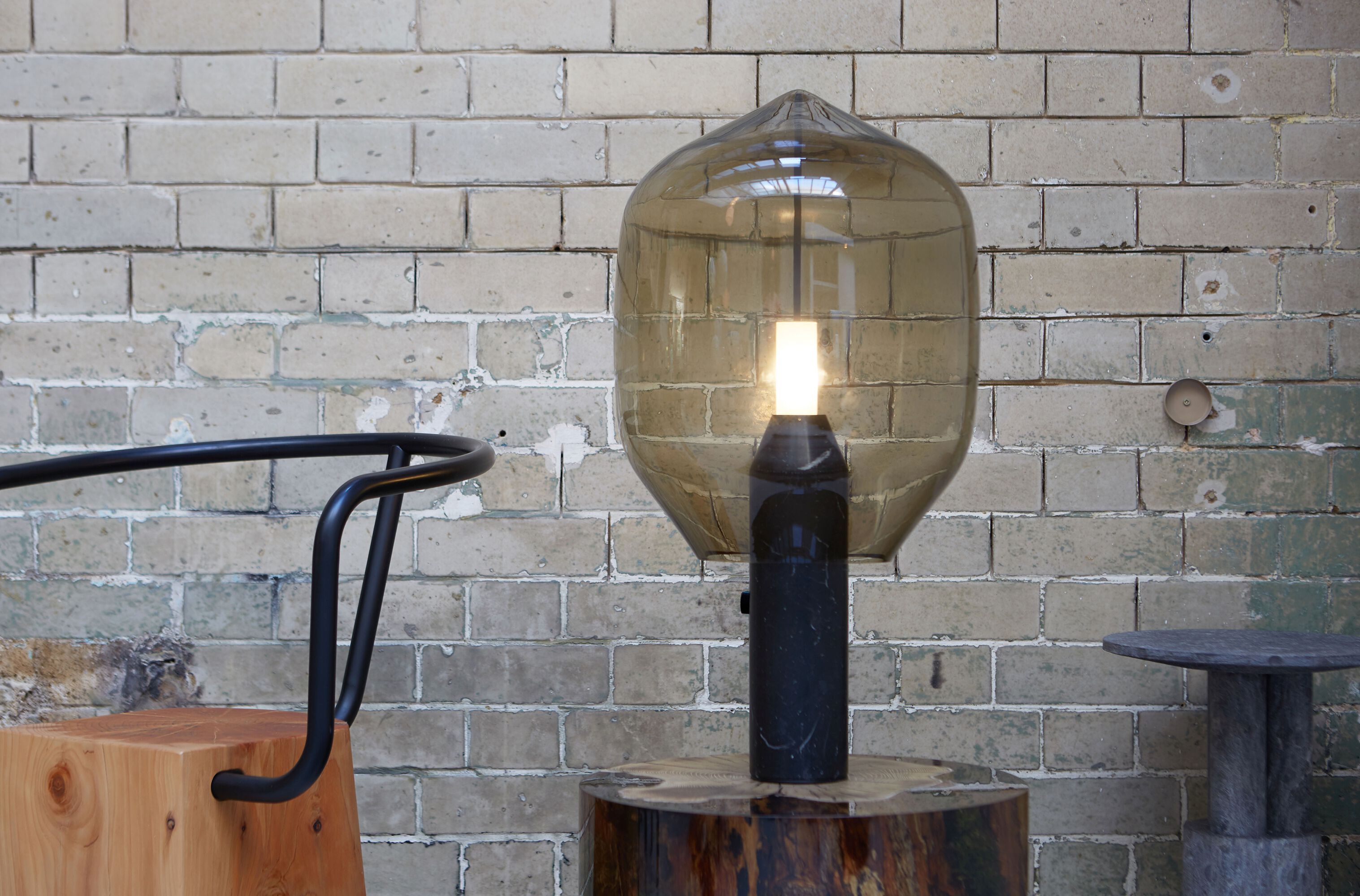 Светодиодная настольная лампа из дутого стекла Established&Sons LIGHTHOUSE ARCH-00097366 - Вид №8